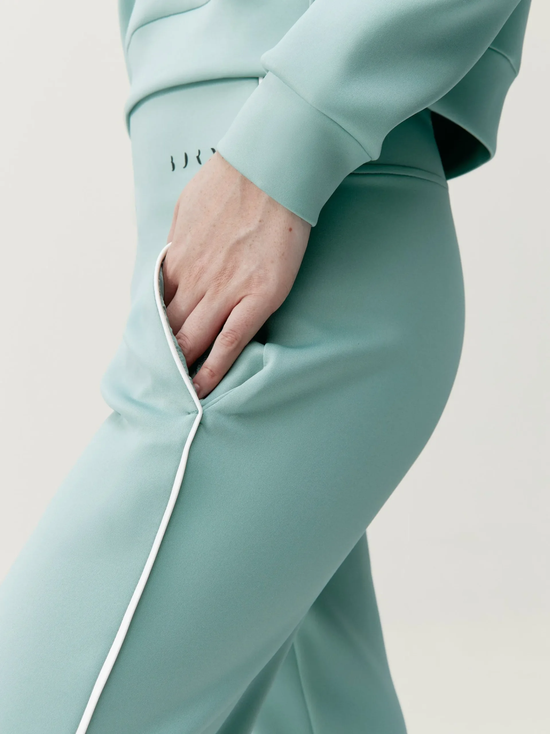 Born Living Yoga Jogger Agda Jade Grey/Off White>Mujer Pantalones · Joggers
