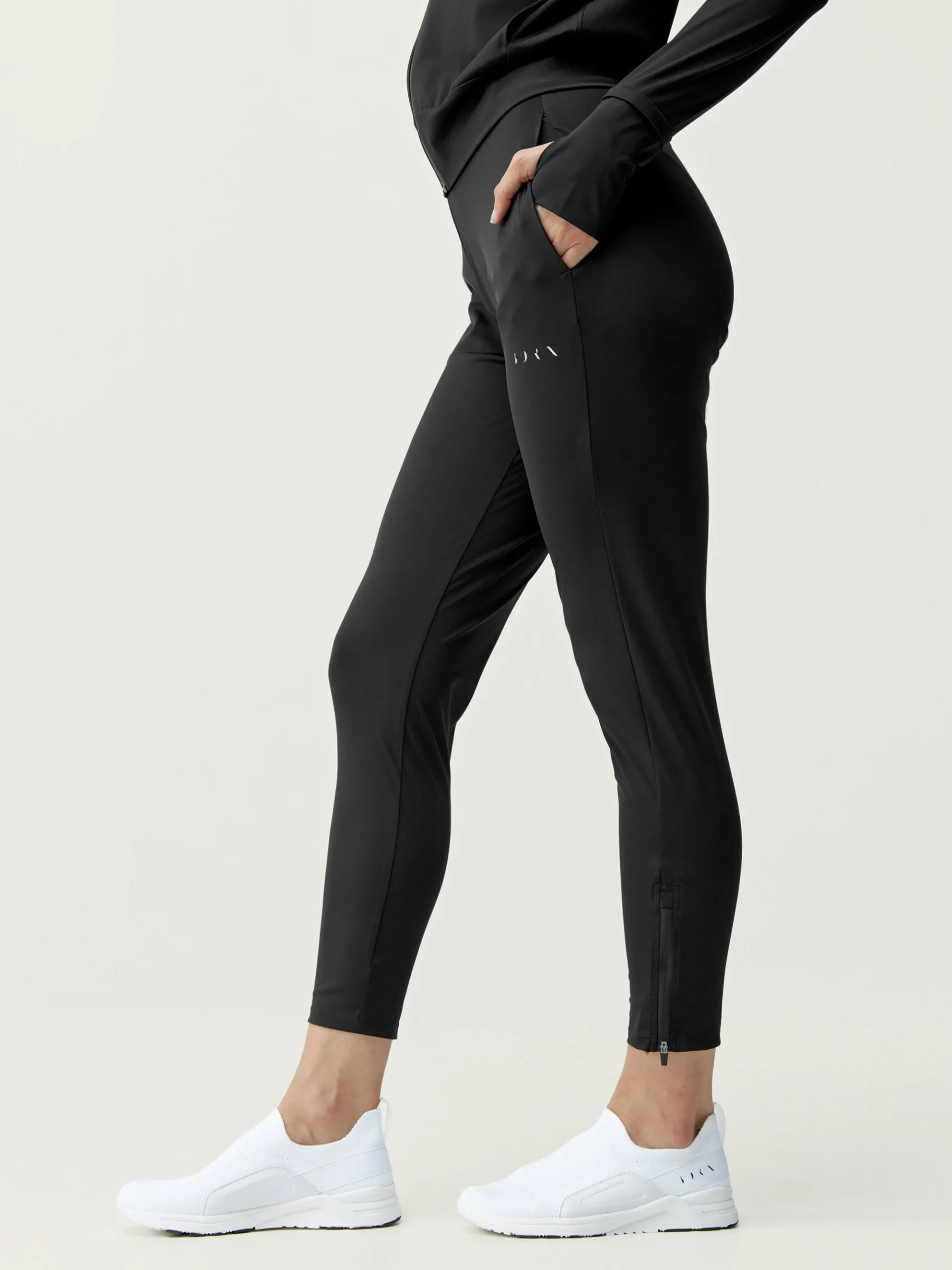 Born Living Yoga Jogger Airla Black>Mujer Pantalones · Joggers