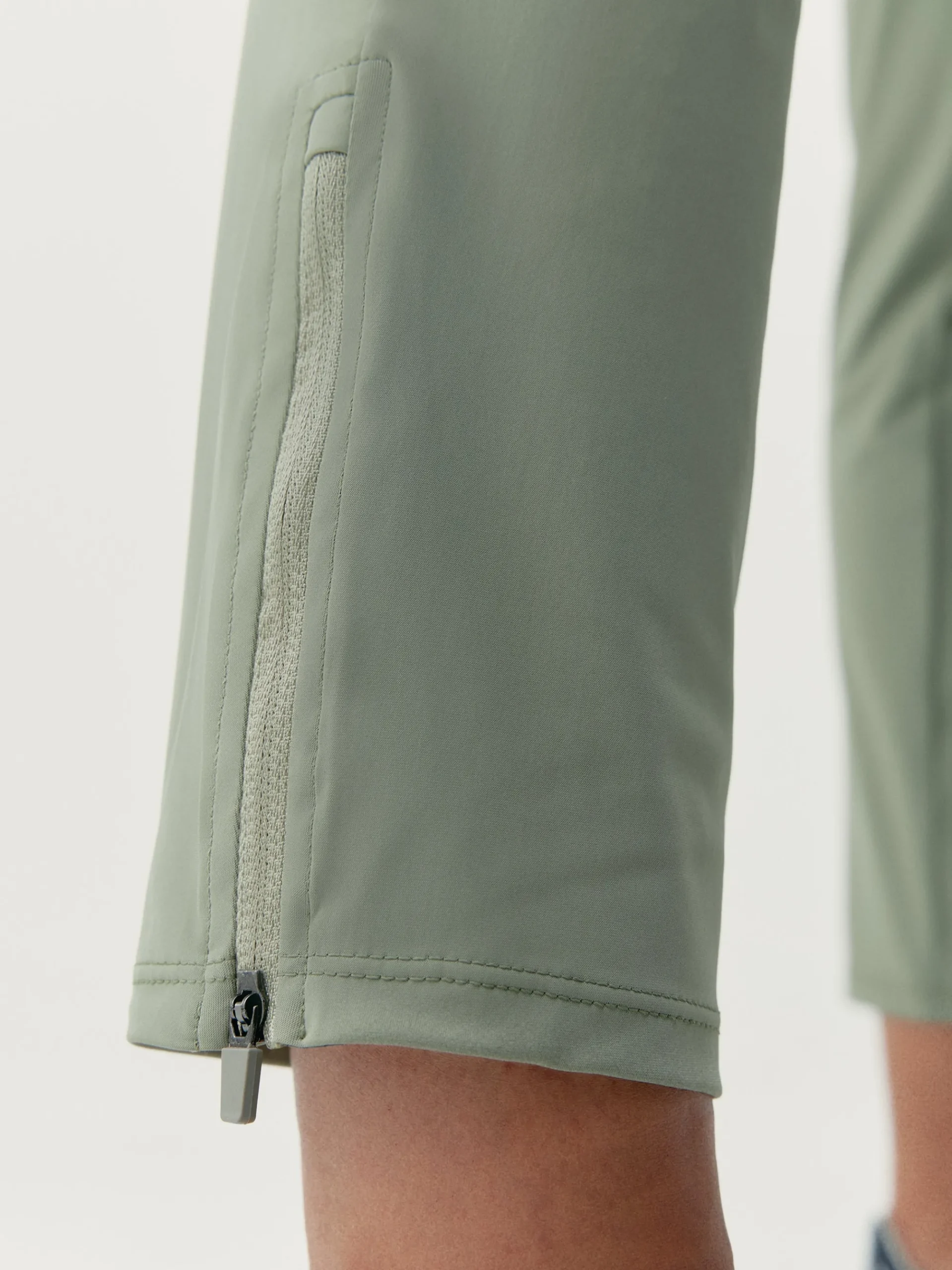 Born Living Yoga Jogger Airla Camuflaje>Mujer Pantalones · Joggers