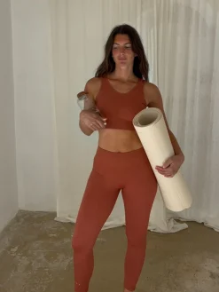 Born Living Yoga Legging Annapurna Marsala><noscript><img width=