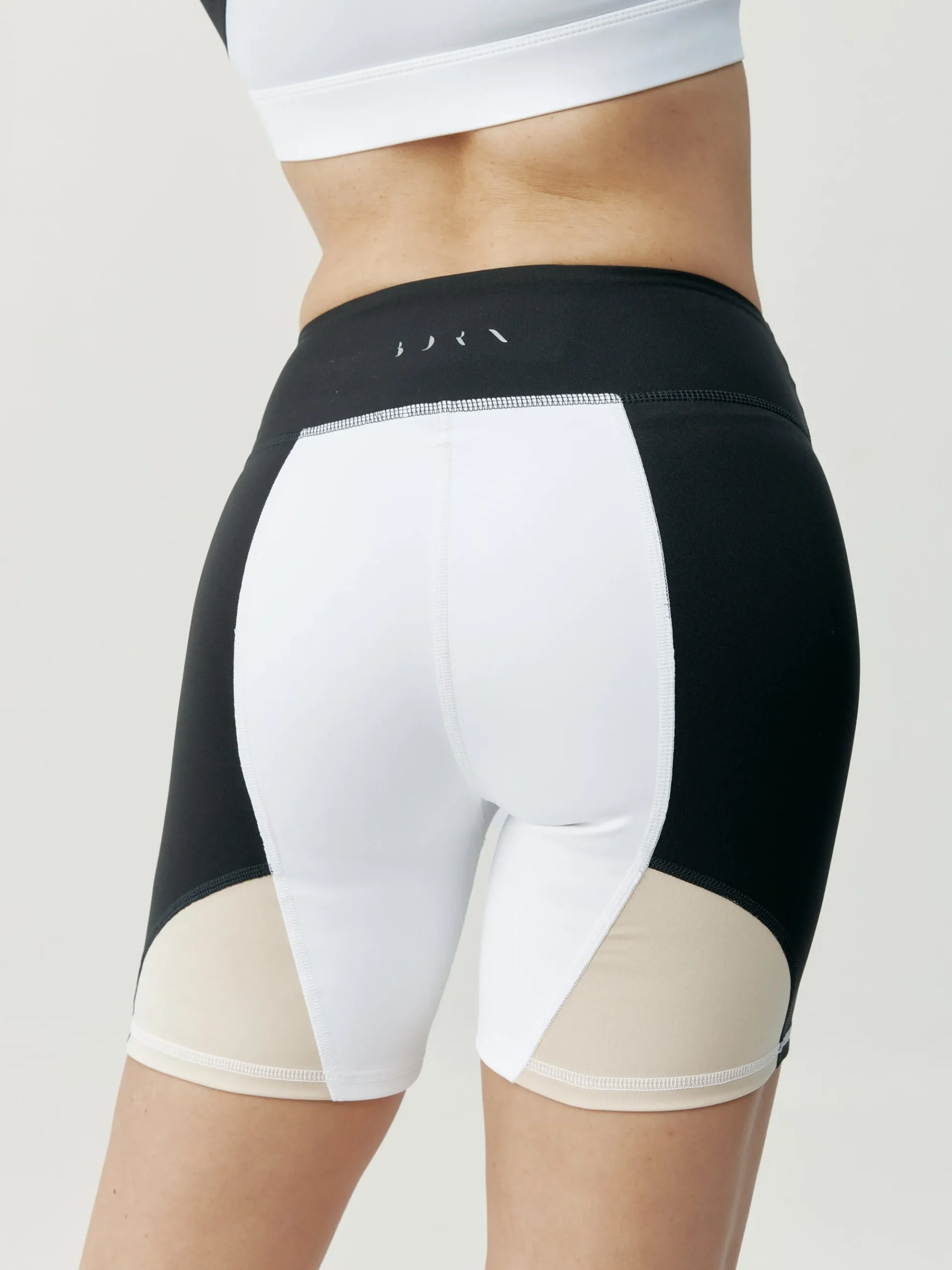Born Living Yoga Short Darana Black/White/Beige>Mujer Shorts · Faldas