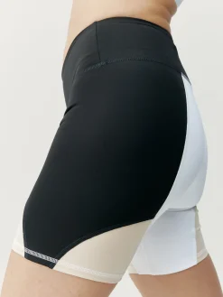 Born Living Yoga Short Darana Black/White/Beige><noscript><img width=