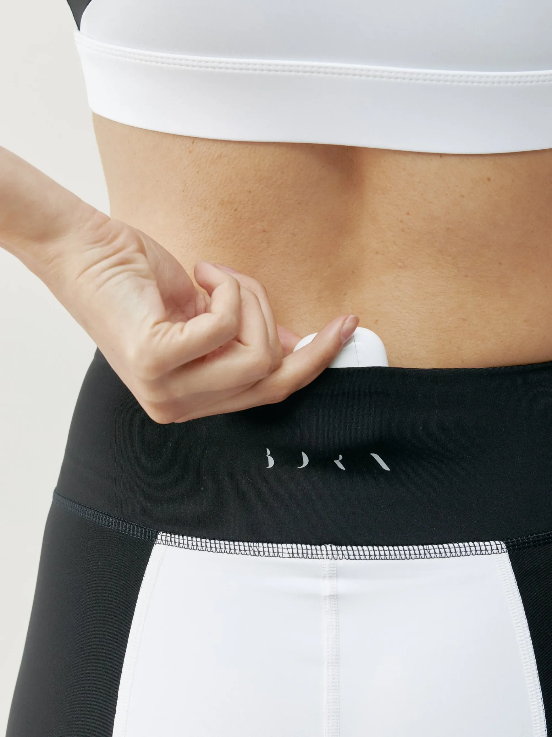 Born Living Yoga Short Darana Black/White/Beige>Mujer Shorts · Faldas