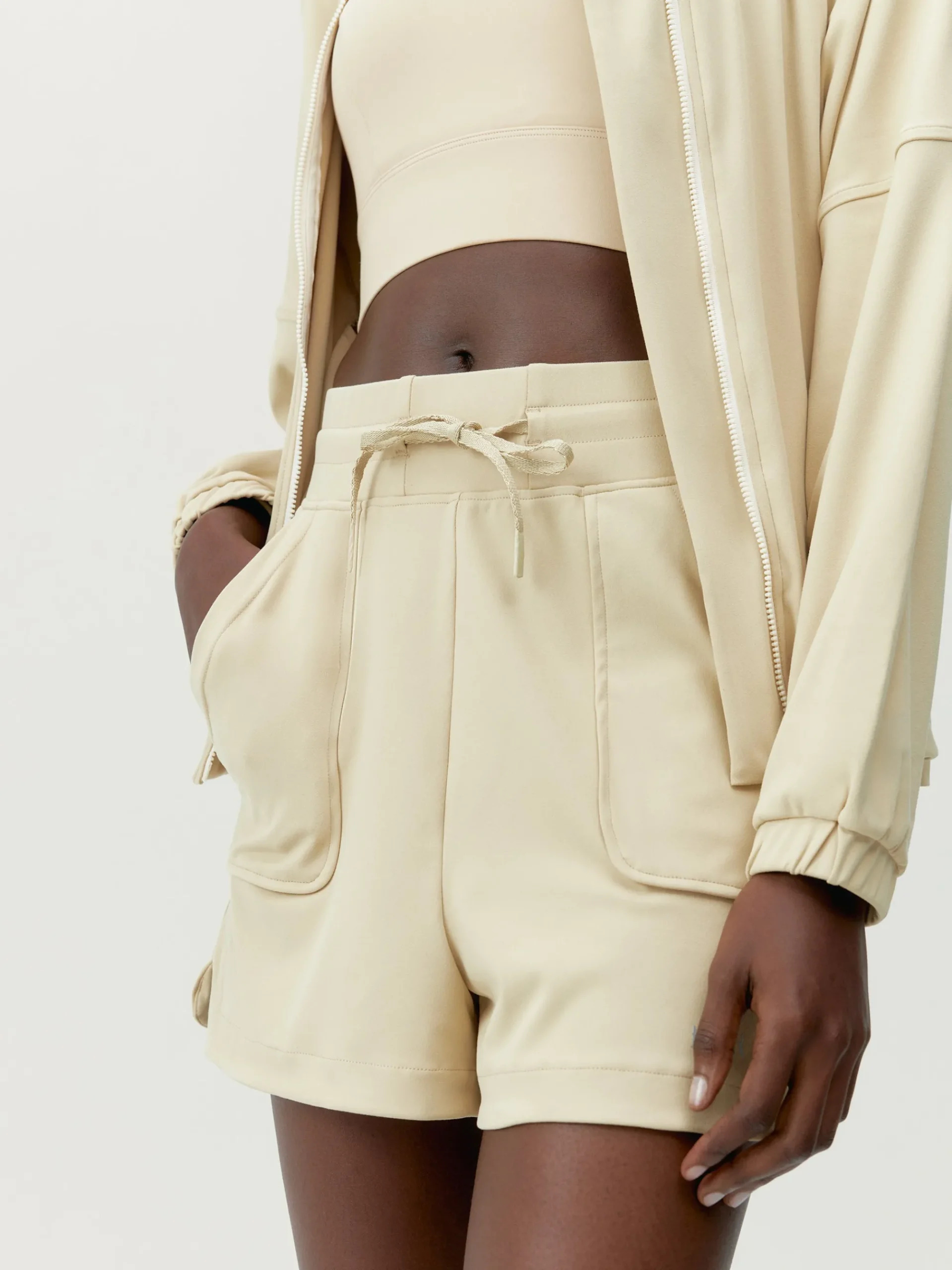 Born Living Yoga Short Leila Beige>Mujer Shorts · Faldas