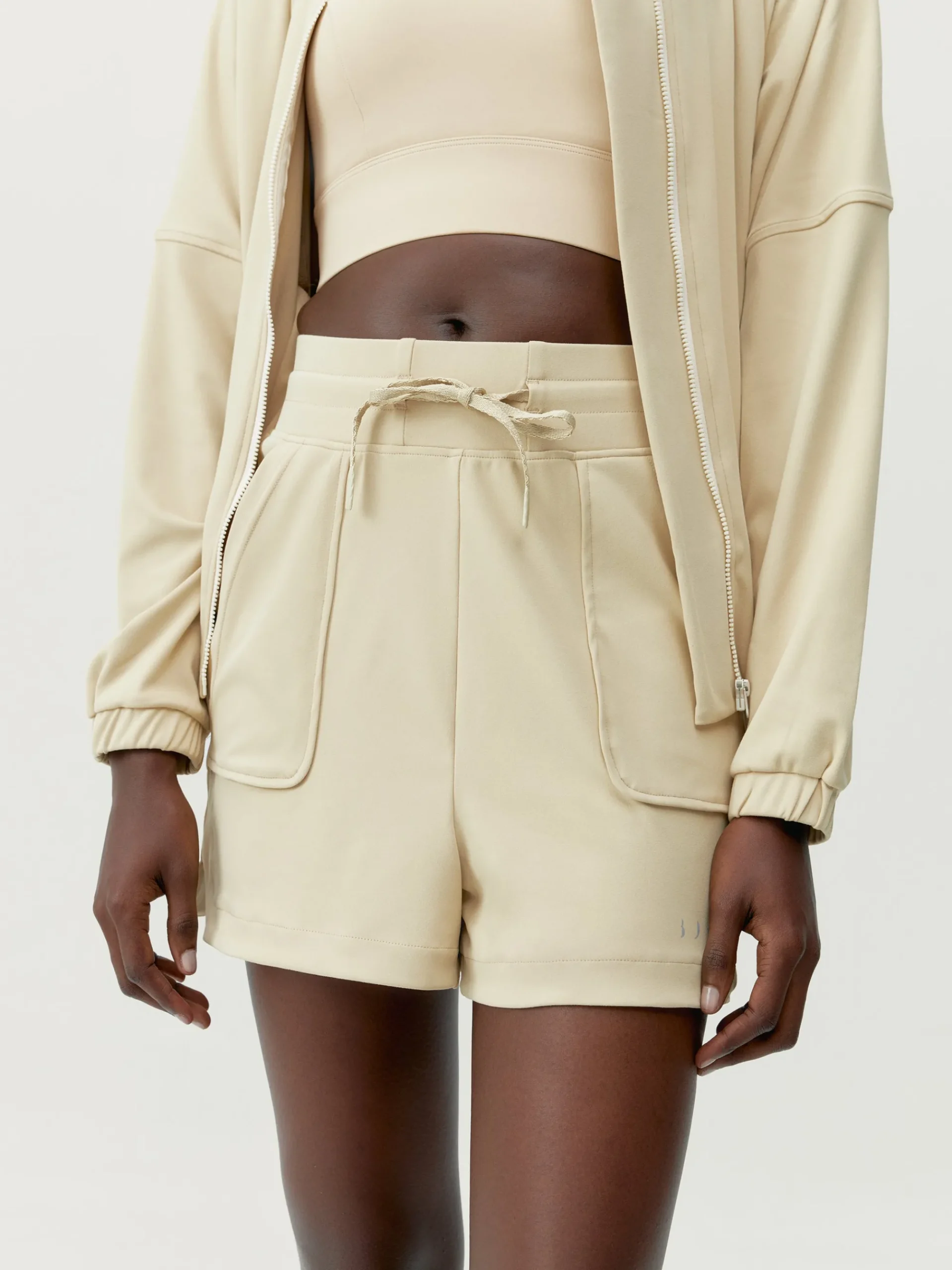 Born Living Yoga Short Leila Beige>Mujer Shorts · Faldas