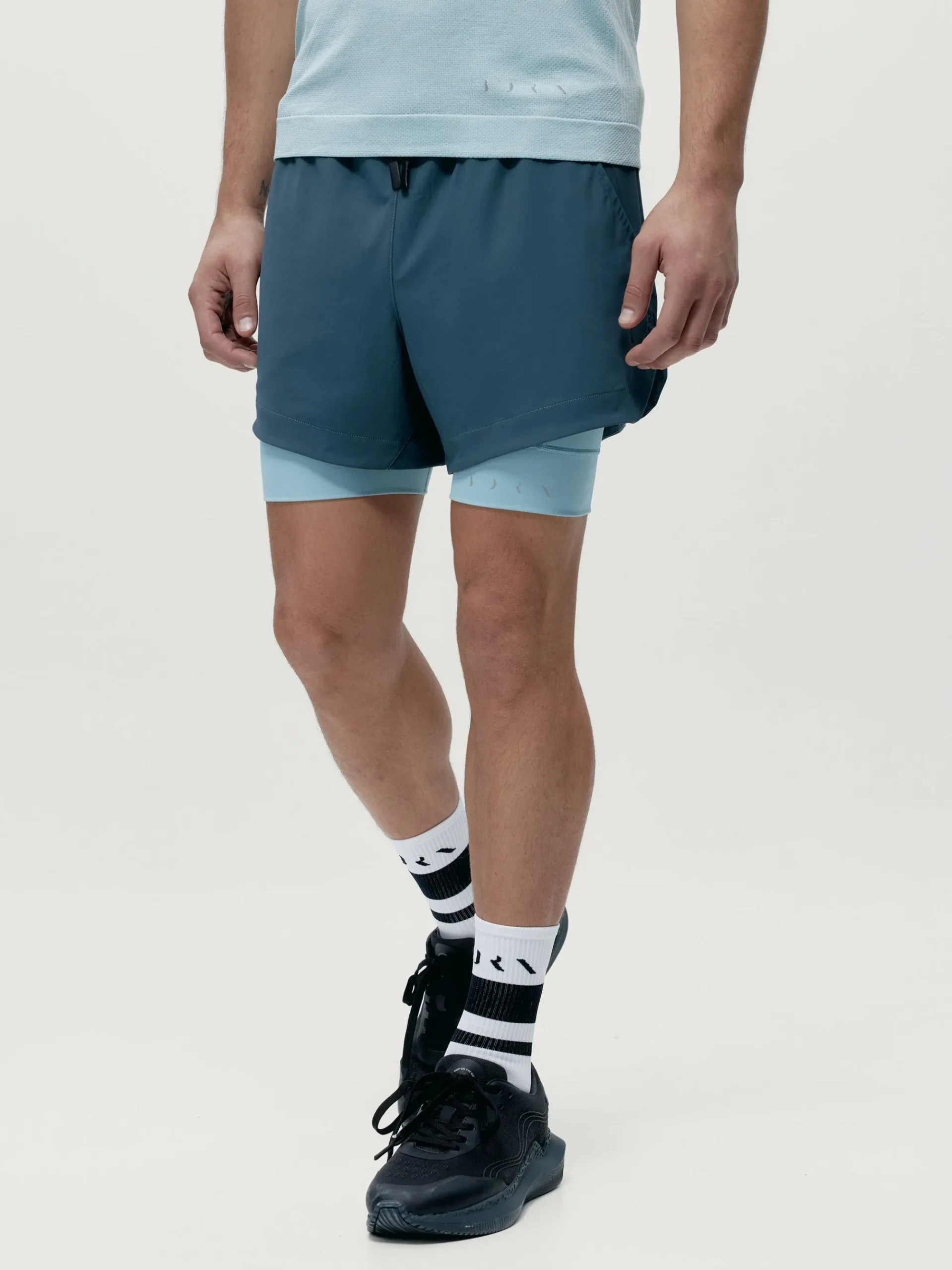Born Living Yoga Short Mashu Stormy Grey/Blue Chalk>Hombre Pantalones Cortos