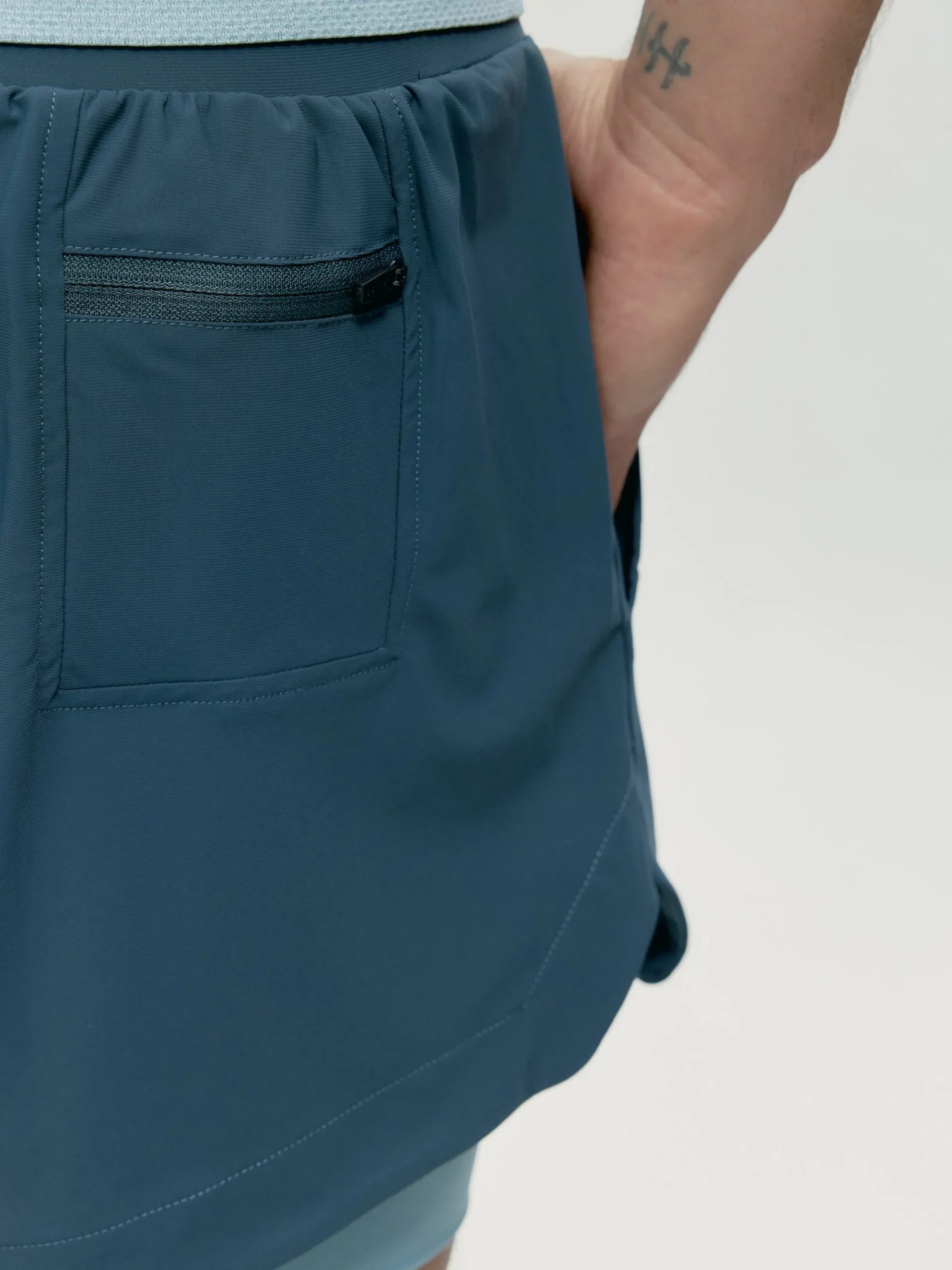 Born Living Yoga Short Mashu Stormy Grey/Blue Chalk>Hombre Pantalones Cortos