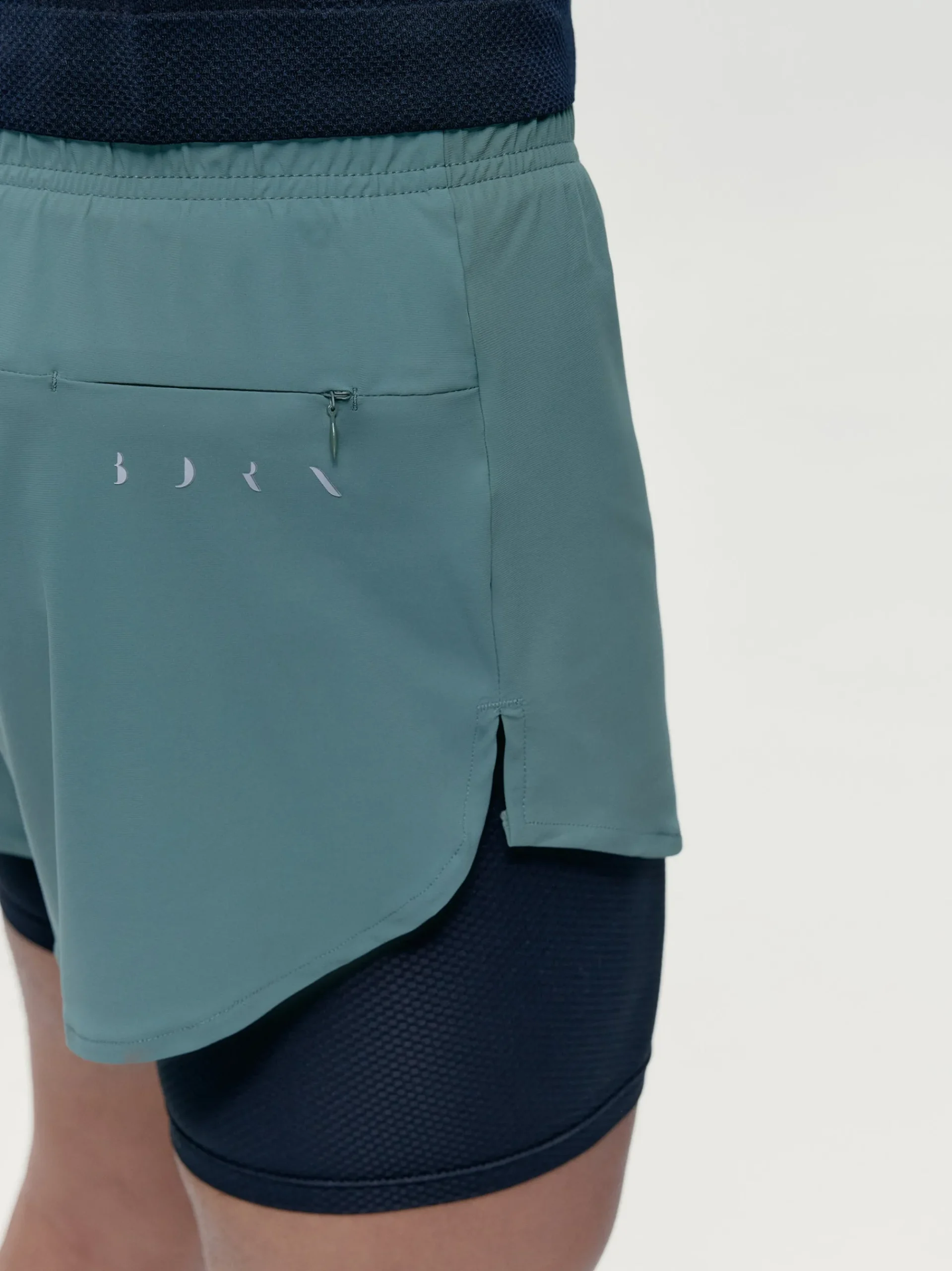 Born Living Yoga Short Ontario Asparagus/Black>Hombre Pantalones Cortos