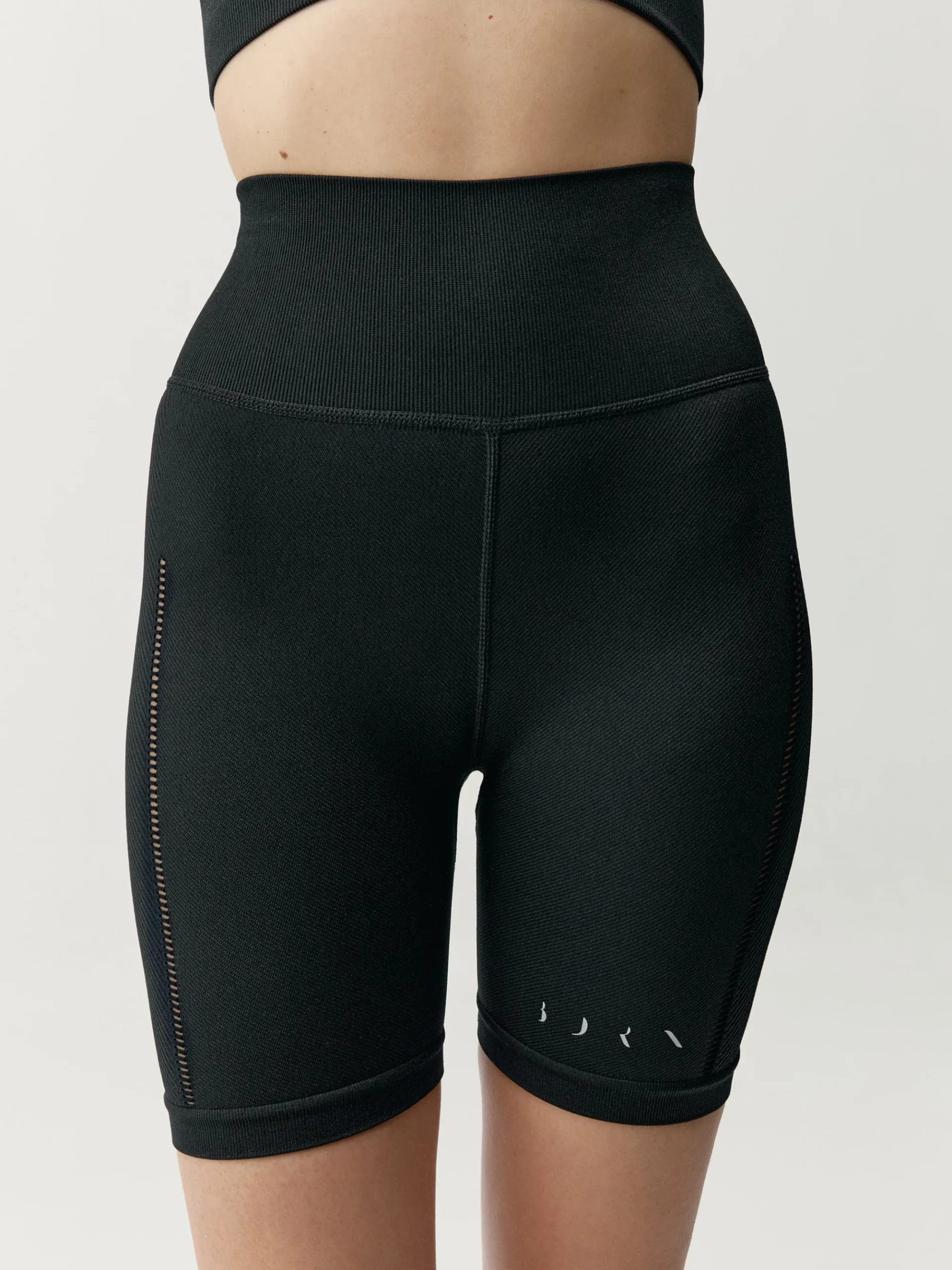 Born Living Yoga Short Sunset Black>Mujer Shorts · Faldas