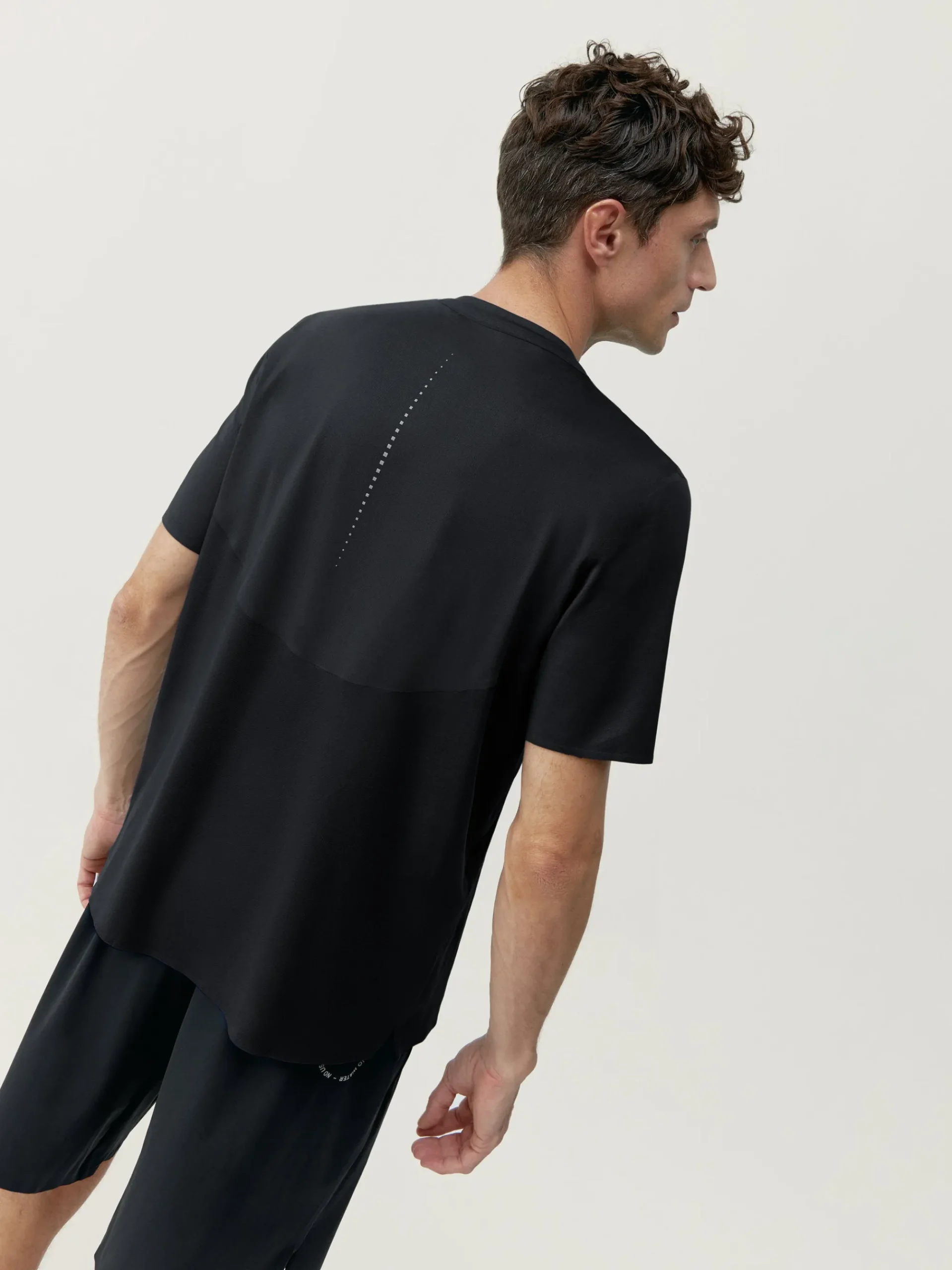 Born Living Yoga T-Shirt Seo Black>Hombre Camisetas · Polos