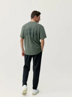 Born Living Yoga T-Shirt Veneta Hunter><noscript><img width=