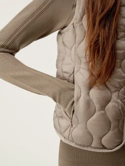 Born Living Yoga Vest Kenal Nut><noscript><img width=