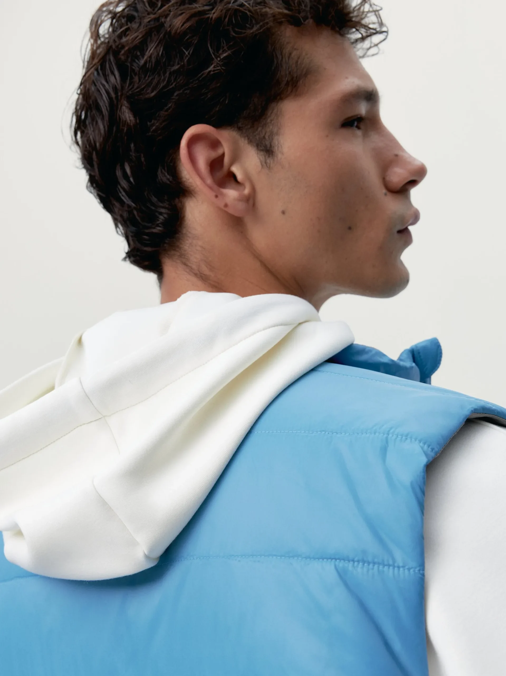 Born Living Yoga Vest Maine Celandon Blue/Fungi>Hombre Abrigos · Chaquetas|Chalecos