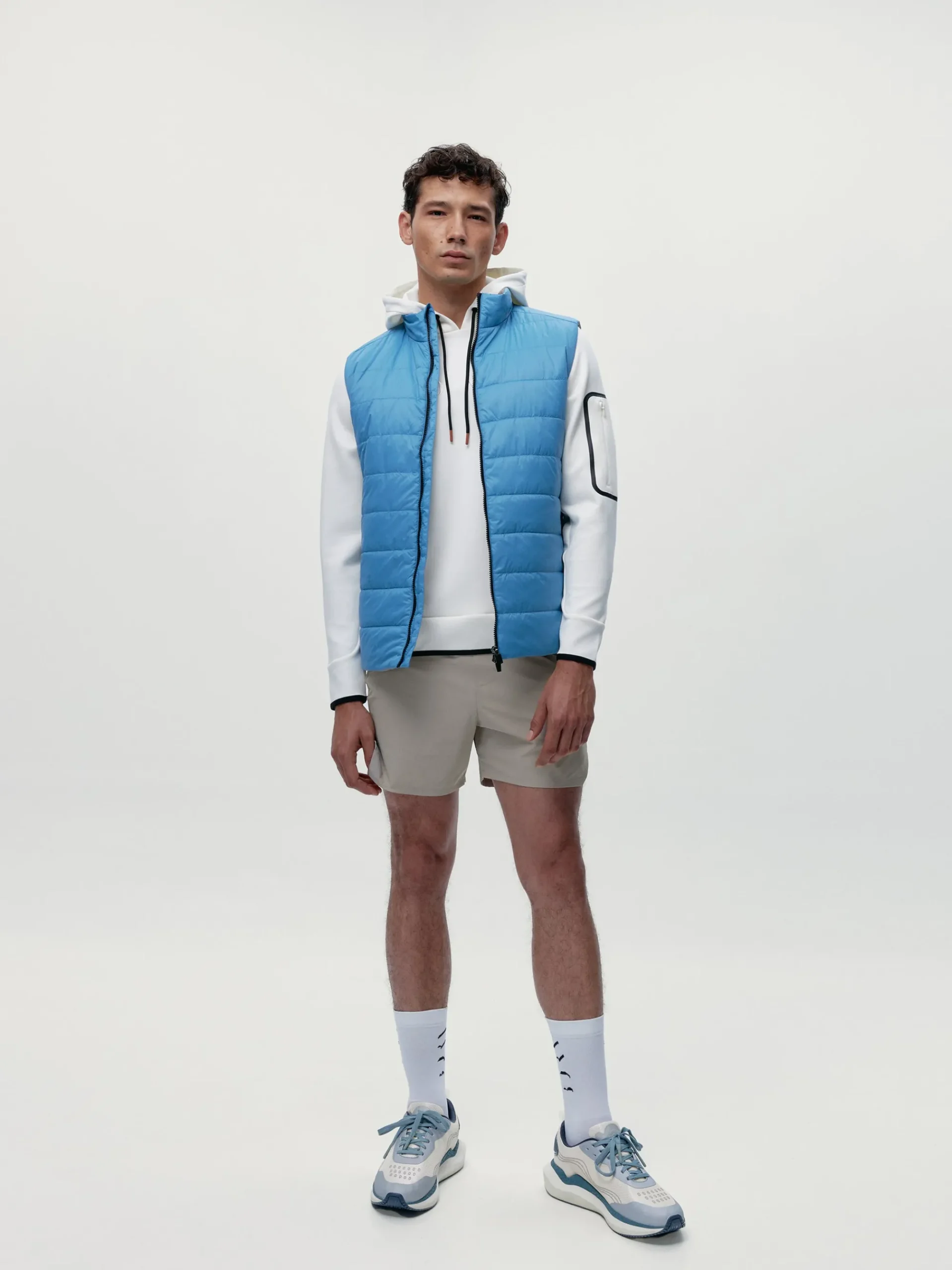 Born Living Yoga Vest Maine Celandon Blue/Fungi>Hombre Abrigos · Chaquetas|Chalecos