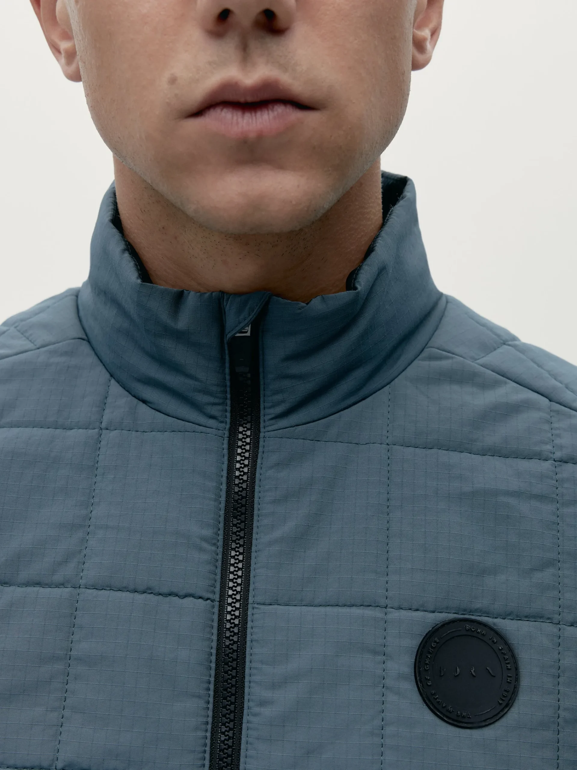Born Living Yoga Vest Merrit Stormy Grey>Hombre Abrigos · Chaquetas|Chalecos